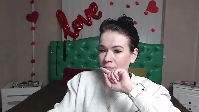 Snapshot of JasmineKouch chatting on 02/11/26, 06:18 JasmineKouch online show from 02/11/26, 06:18