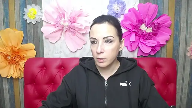Snapshot of ElizabethSho chatting on 11/17/25, 06:03 ElizabethSho online show from 11/17/25, 06:03