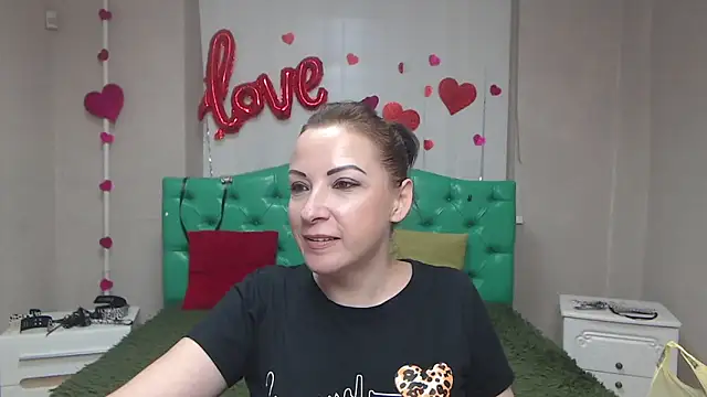 Snapshot of ElizabethSho chatting on 05/31/26, 05:20 ElizabethSho online show from 05/31/26, 05:20