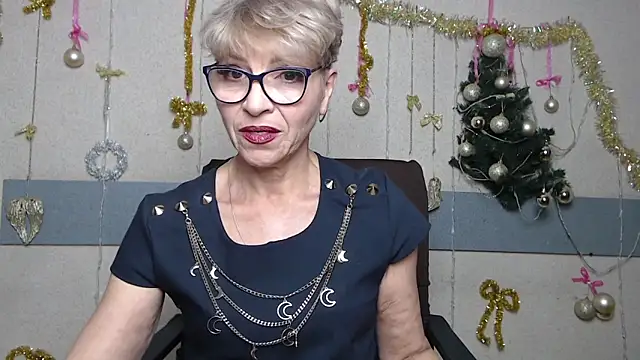 Snapshot of EllaBonito chatting on 12/19/25, 06:31 EllaBonito online show from 12/19/25, 06:31
