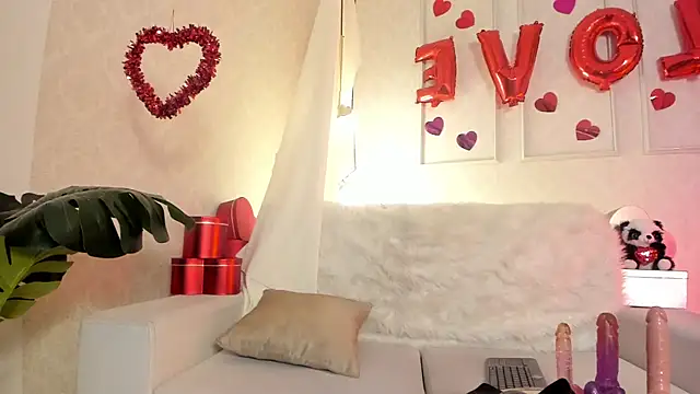 Snapshot of celestelewis chatting on 02/16/25, 12:43 celestelewis online show from 02/16/25, 12:43