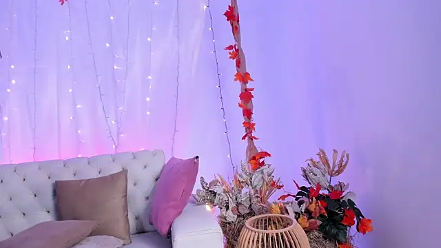 Snapshot of celestelewis chatting on 10/31/25, 07:37 celestelewis online show from 10/31/25, 07:37