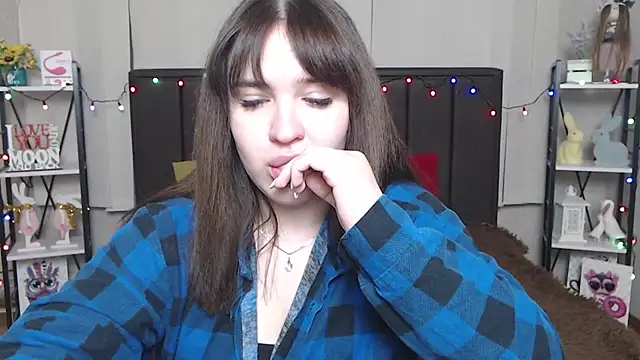 LauraHlot online show from 02/10/25, 09:47