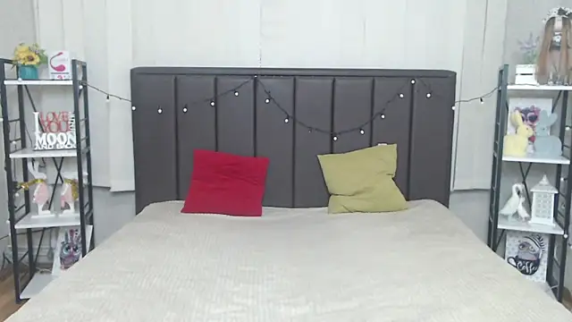 LauraHlot online show from 09/25/25, 05:44