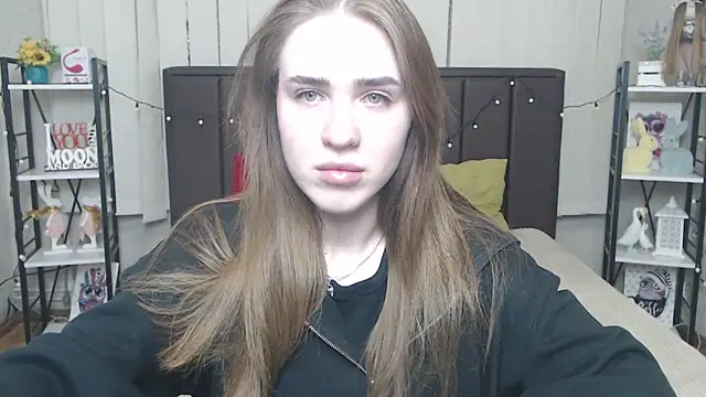 LauraHlot online show from 10/07/25, 05:10