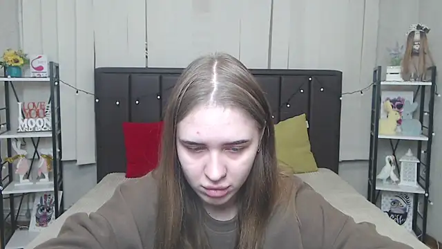 LauraHlot online show from 10/10/25, 05:45