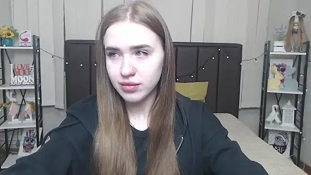 LauraHlot online show from 10/18/25, 05:32