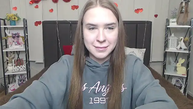 LauraHlot online show from 05/03/26, 05:52
