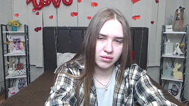 LauraHlot online show from 05/27/26, 05:48