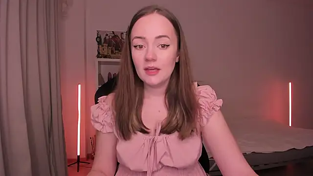 Snapshot of WalkingGirl chatting on 02/05/25, 06:15 WalkingGirl online show from 02/05/25, 06:15