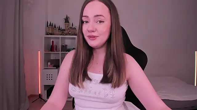 Snapshot of WalkingGirl chatting on 02/27/25, 06:53 WalkingGirl online show from 02/27/25, 06:53