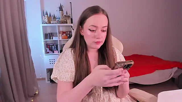 Snapshot of WalkingGirl chatting on 10/18/25, 12:17 WalkingGirl online show from 10/18/25, 12:17