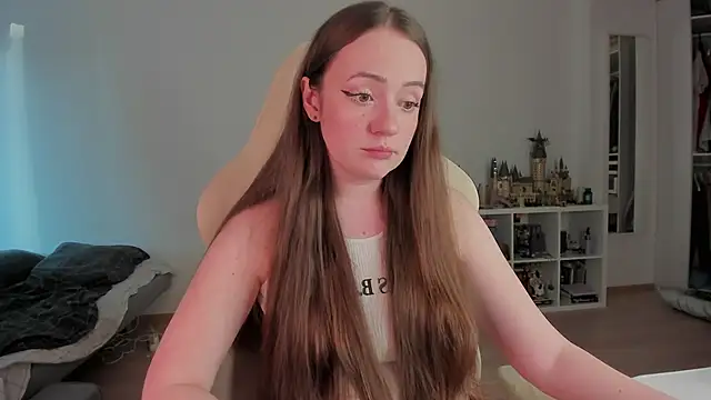 WalkingGirl online show from 05/08/26, 04:45