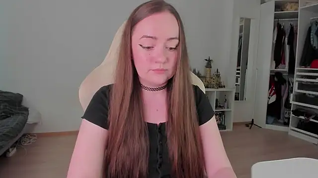 WalkingGirl online show from 07/13/26, 10:18
