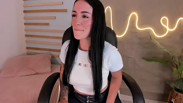 Snapshot of Sofia__rivera chatting on 12/19/24, 08:13 Sofia  rivera online show from 12/19/24, 08:13