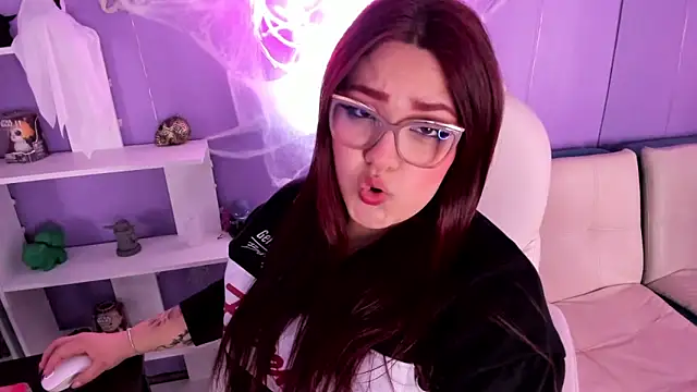 Camiila Osorio online show from 10/17/25, 08:22