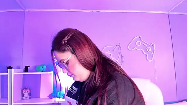 Snapshot of Camiila_Osorio chatting on 11/20/25, 02:50 Camiila Osorio online show from 11/20/25, 02:50