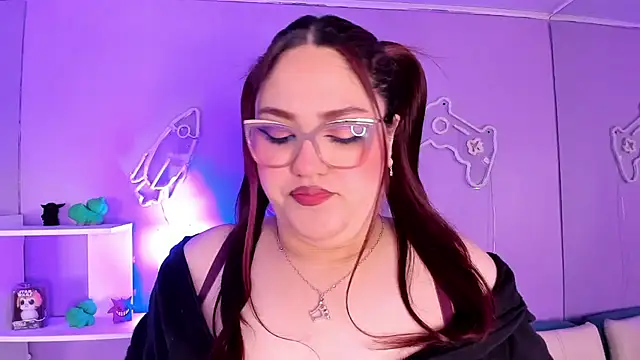 Snapshot of Camiila_Osorio chatting on 12/05/25, 02:36 Camiila Osorio online show from 12/05/25, 02:36