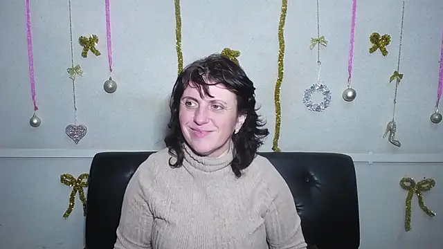 LuciaMii online show from 12/19/24, 03:29