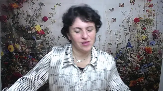 LuciaMii online show from 09/22/25, 05:09