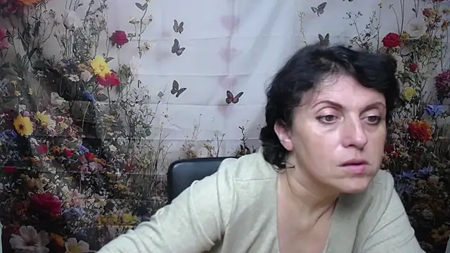 LuciaMii online show from 10/07/25, 04:59