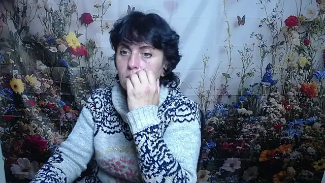 LuciaMii online show from 10/15/25, 05:13