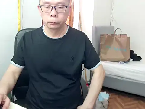 Snapshot of zwc147369 chatting on 05/23/26, 12:42 zwc147369 online show from 05/23/26, 12:42