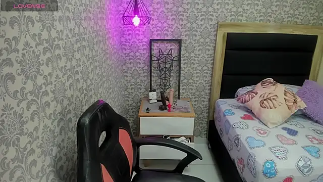 Snapshot of TATIGOLD2 chatting on 02/19/25, 12:33 TATIGOLD2 online show from 02/19/25, 12:33