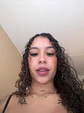 Snapshot of MarieLeon chatting on 05/16/26, 07:45 MarieLeon online show from 05/16/26, 07:45