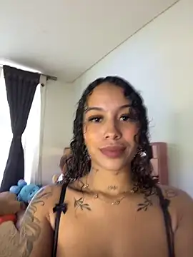 Snapshot of MarieLeon chatting on 05/24/26, 08:25 MarieLeon online show from 05/24/26, 08:25