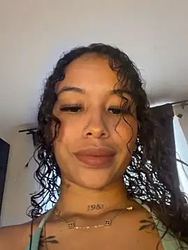 Snapshot of MarieLeon chatting on 05/28/26, 07:33 MarieLeon online show from 05/28/26, 07:33