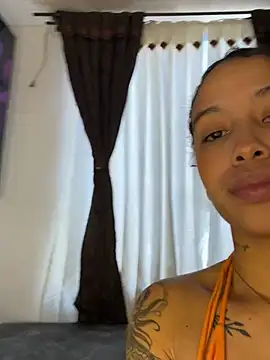 Snapshot of MarieLeon chatting on 06/23/26, 07:23 MarieLeon online show from 06/23/26, 07:23