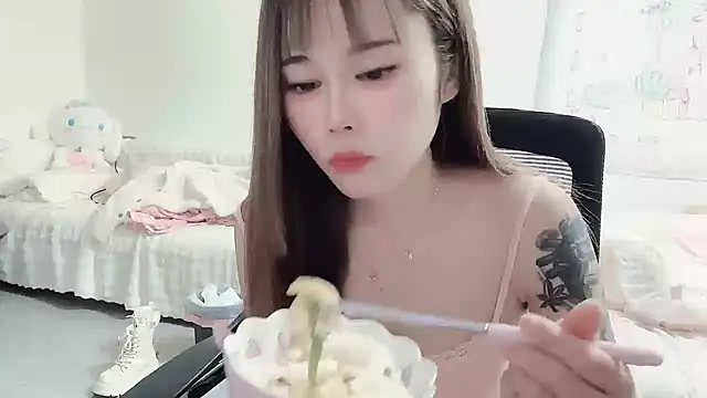 Snapshot of Jia-Xin- chatting on 12/19/24, 10:24 Jia-Xin- online show from 12/19/24, 10:24