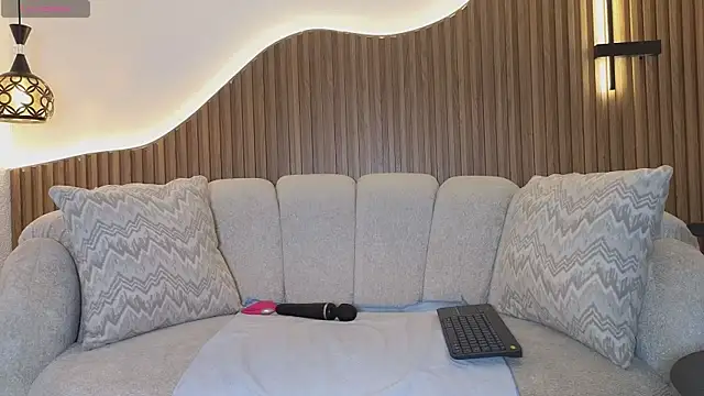 anellejones online show from 06/13/26, 07:12