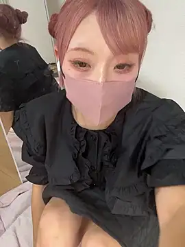 Snapshot of alice__1111 chatting on 11/12/25, 11:43 alice 1111 online show from 11/12/25, 11:43