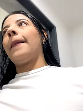 Snapshot of Arilw chatting on 09/17/25, 01:13 Arilw online show from 09/17/25, 01:13