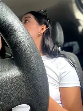 Snapshot of Arilw chatting on 10/11/25, 01:31 Arilw online show from 10/11/25, 01:31