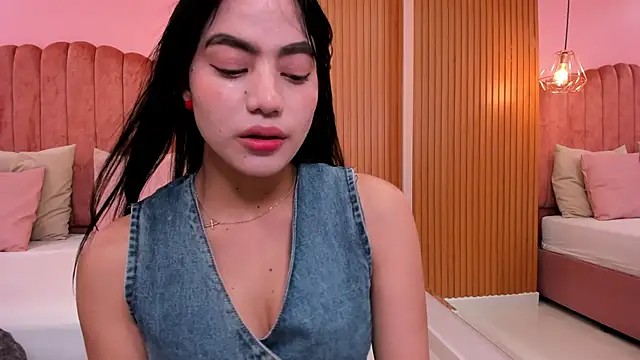 ariel jonees online show from 12/12/24, 05:04