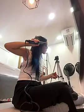 Snapshot of ariel_jonees chatting on 12/02/25, 05:19 ariel jonees online show from 12/02/25, 05:19