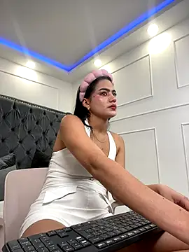 Snapshot of ariel_jonees chatting on 12/14/25, 05:13 ariel jonees online show from 12/14/25, 05:13