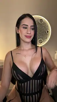 Snapshot of SarahhSmitth1 chatting on 03/19/26, 11:20 SarahhSmitth1 online show from 03/19/26, 11:20