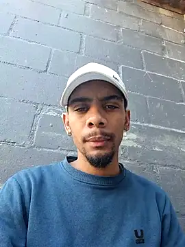 Snapshot of 29YOURZ_28_ chatting on 09/26/25, 12:42 29YOURZ 28  online show from 09/26/25, 12:42