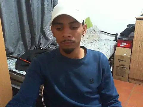 Snapshot of 29YOURZ_28_ chatting on 09/29/25, 06:13 29YOURZ 28  online show from 09/29/25, 06:13