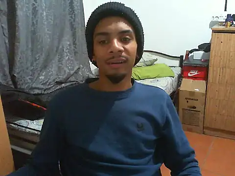 Snapshot of 29YOURZ_28_ chatting on 10/02/25, 06:15 29YOURZ 28  online show from 10/02/25, 06:15