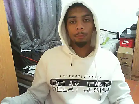 Snapshot of 29YOURZ_28_ chatting on 10/07/25, 08:44 29YOURZ 28  online show from 10/07/25, 08:44