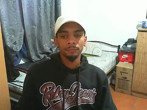 Snapshot of 29YOURZ_28_ chatting on 10/08/25, 10:35 29YOURZ 28  online show from 10/08/25, 10:35