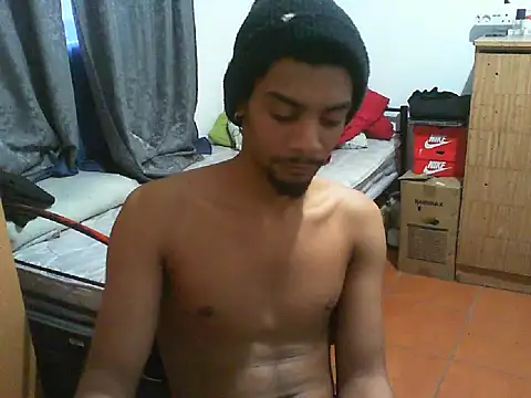 Snapshot of 29YOURZ_28_ chatting on 10/18/25, 04:30 29YOURZ 28  online show from 10/18/25, 04:30