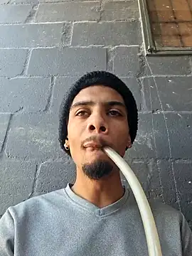 Snapshot of 29YOURZ_28_ chatting on 10/21/25, 10:27 29YOURZ 28  online show from 10/21/25, 10:27