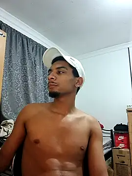 Snapshot of 29YOURZ_28_ chatting on 10/22/25, 09:36 29YOURZ 28  online show from 10/22/25, 09:36