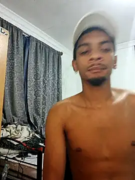 Snapshot of 29YOURZ_28_ chatting on 10/23/25, 07:23 29YOURZ 28  online show from 10/23/25, 07:23